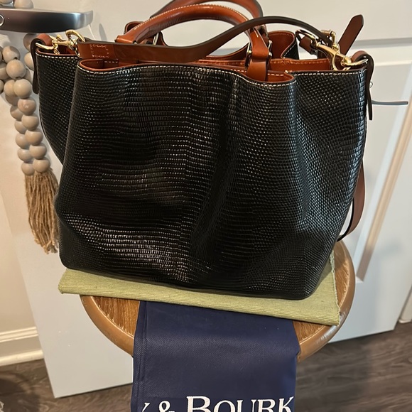 Authentic Dooney & Bourke, large Barlow - Picture 9 of 14